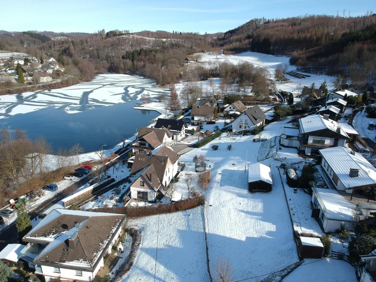 Seeblick-Ferienwohnung Im "Ferienhaus Agger-Blick" Mit Traumhafter Sonnen-Terrasse, Sauna, E-Kamin & Kajak Gummersbach Exteriér fotografie